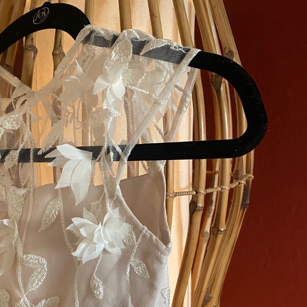 Elegant White Floral Kids Dress - Picture 4 of 5